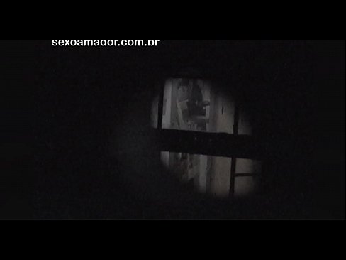 ❤️ Блонди ба таври махфӣ аз ҷониби як сайёҳи ҳамсоя, ки паси хиштҳои холӣ пинҳон шудааст, сабт мешавад ❤️❌ Синси босифат дар мо ❤